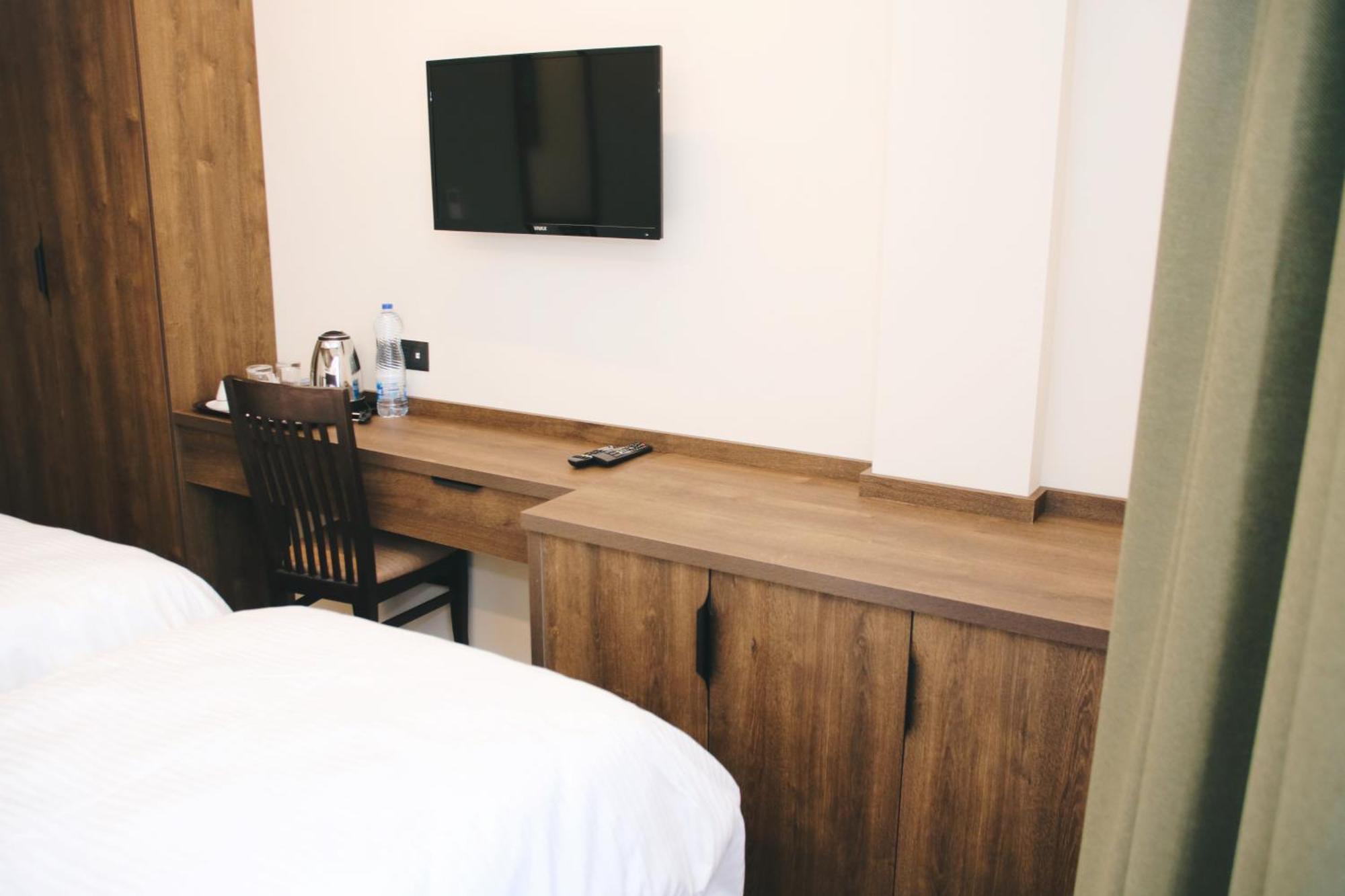 Hotel Rozafa Suhareke Esterno foto