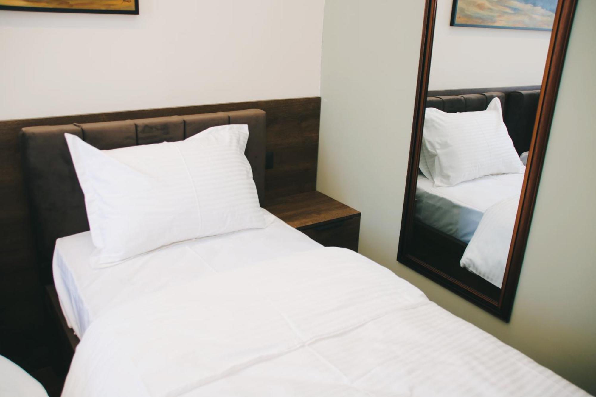Hotel Rozafa Suhareke Esterno foto