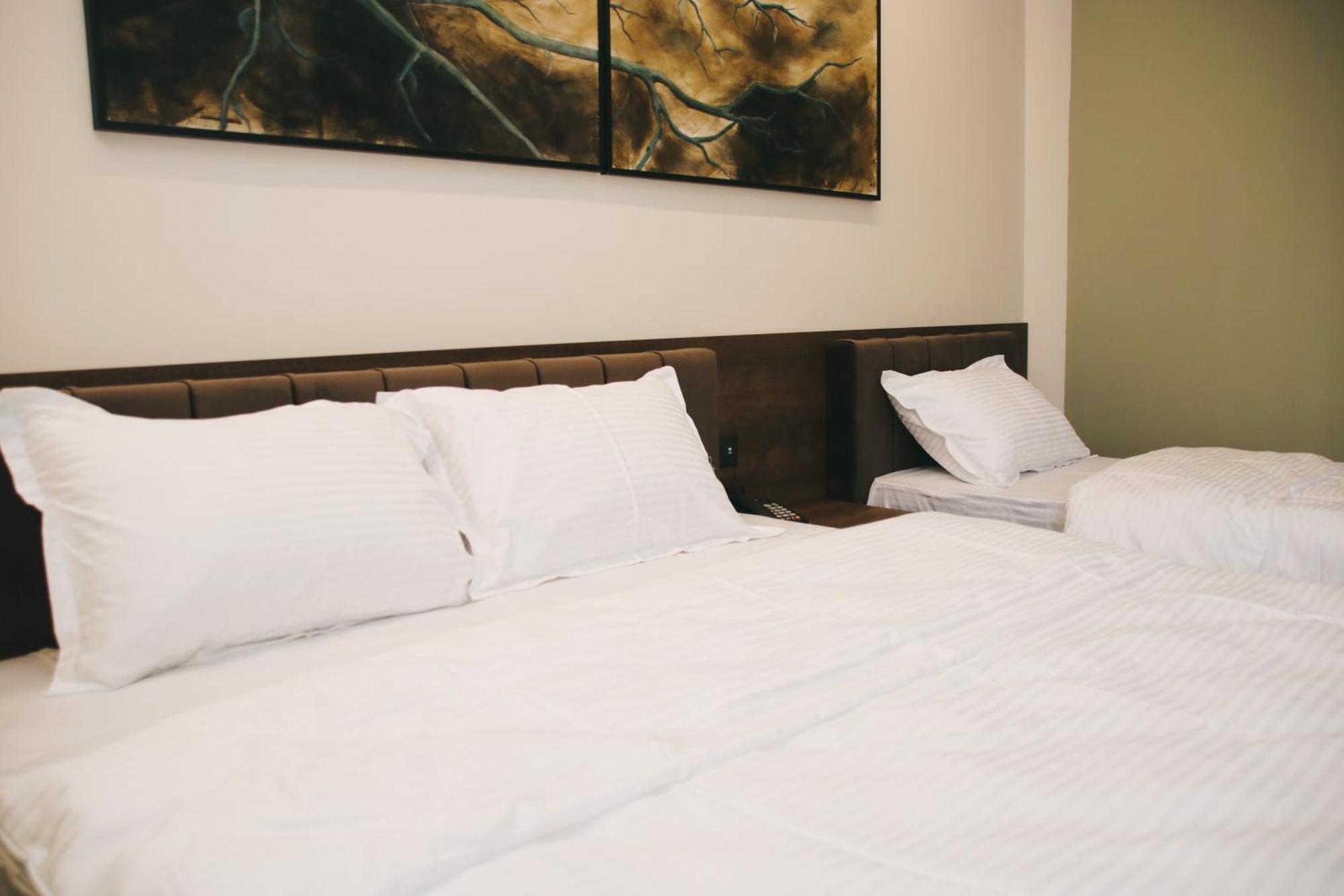Hotel Rozafa Suhareke Esterno foto